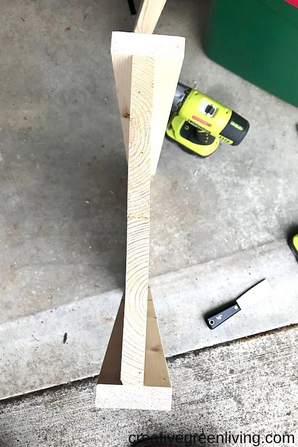 How to make a DIY Chicknic Table - free plans for how to build a chicken picnic table including step-by-step directions How to make a DIY Chicknic Table - free plans for how to build a chicken picnic table including step-by-step directions