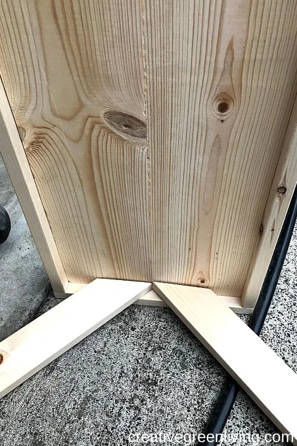 How to make a DIY Chicknic Table - free plans for how to build a chicken picnic table including step-by-step directions How to make a DIY Chicknic Table - free plans for how to build a chicken picnic table including step-by-step directions