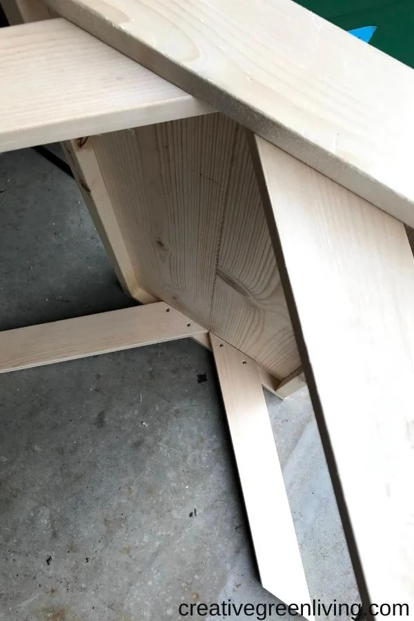 How to make a DIY Chicknic Table - free plans for how to build a chicken picnic table including step-by-step directions How to make a DIY Chicknic Table - free plans for how to build a chicken picnic table including step-by-step directions