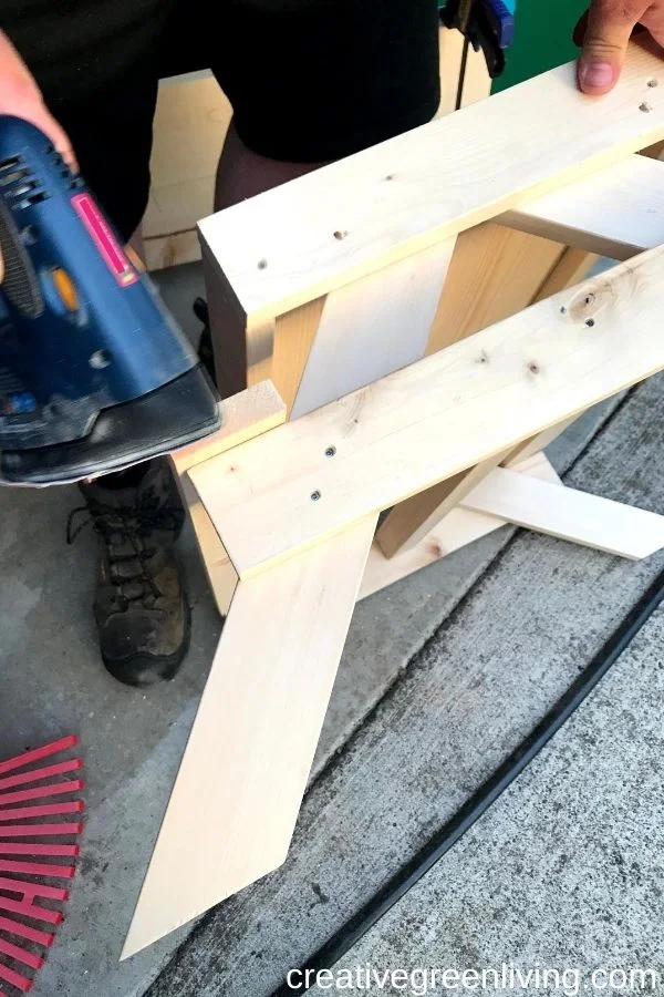 How to make a DIY Chicknic Table - free plans for how to build a chicken picnic table including step-by-step directions How to make a DIY Chicknic Table - free plans for how to build a chicken picnic table including step-by-step directions