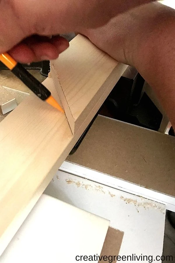 How to make a DIY Chicknic Table - free plans for how to build a chicken picnic table including step-by-step directions How to make a DIY Chicknic Table - free plans for how to build a chicken picnic table including step-by-step directions